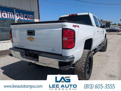 Used 2018 Chevrolet Silverado 1500 LT w/ Trailering Package AWD/4WD image 3