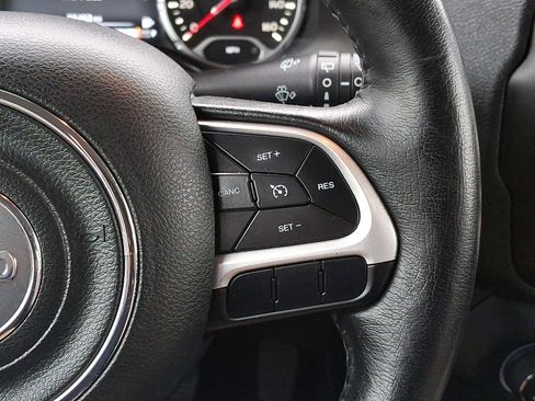 Used 2019 Jeep Renegade Latitude w/ UConnect 8.4 Nav Group image 22