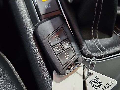 Used 2022 Volkswagen Taos SE image 19