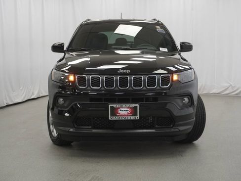 Used 2025 Jeep Compass Latitude AWD/4WD image 7
