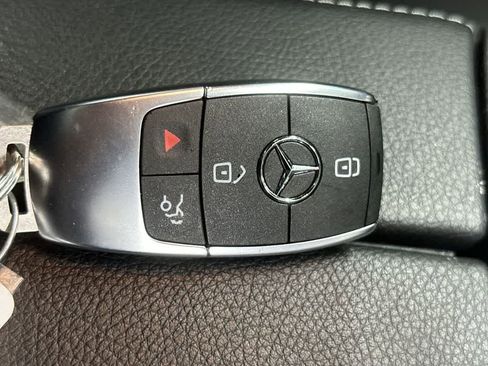 Used 2023 Mercedes-Benz GLB 250 image 28