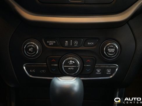 Used 2017 Jeep Cherokee Limited AWD/4WD image 16