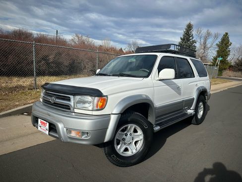 Used 2000 Toyota 4Runner Limited image 1