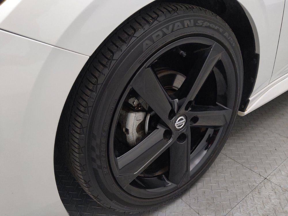 Used 2021 Nissan Sentra SR w/ SR Premium Package FWD image 31