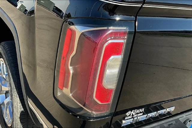 Used 2017 GMC Sierra 1500 SLT w/ SLT Premium Package AWD/4WD image 23