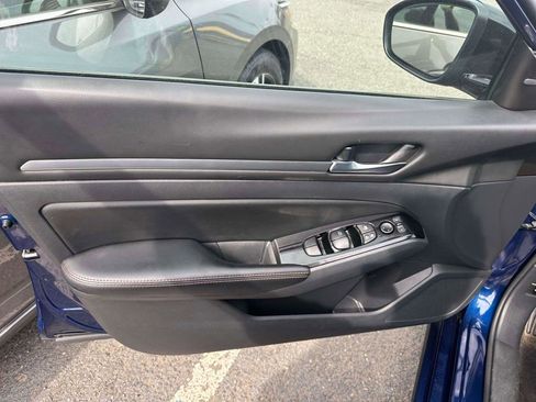 Used 2024 Nissan Altima 2.5 SR FWD image 15