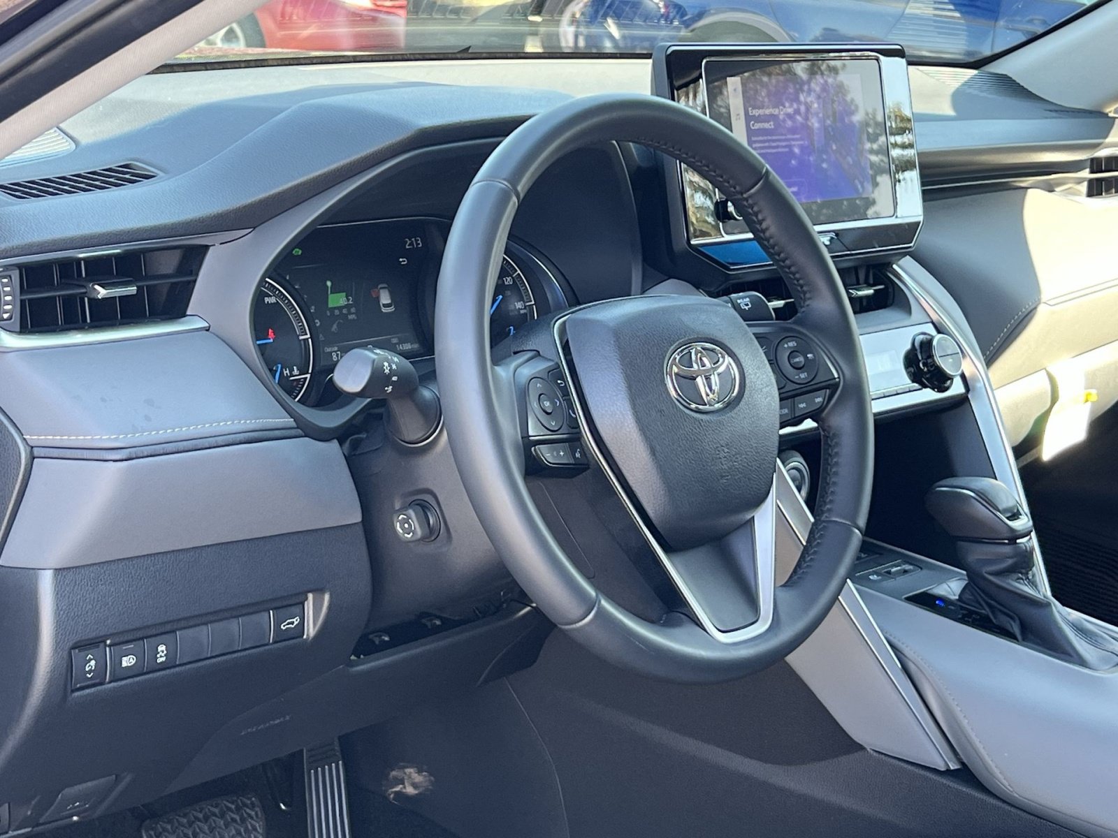 Used 2023 Toyota Venza LE AWD/4WD image 16