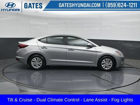 Used 2020 Hyundai Elantra SE FWD image 3