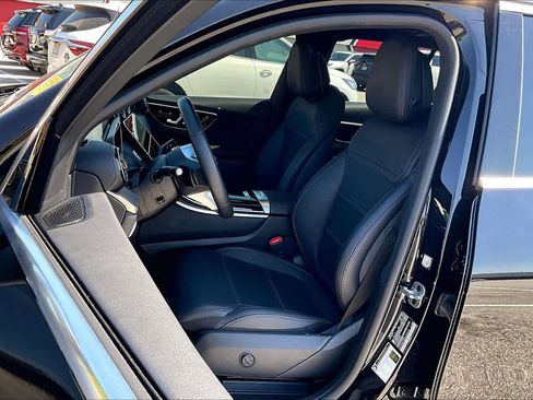 Used 2025 Mercedes-Benz GLC 300 image 8