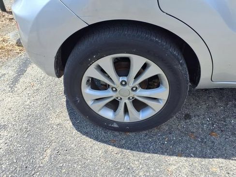 Used 2013 Kia Soul + FWD image 7