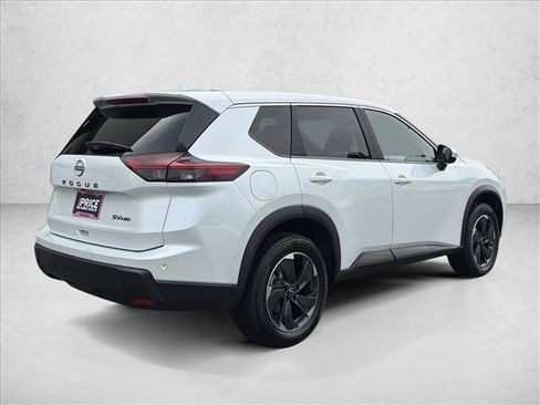 Used 2024 Nissan Rogue SV image 5