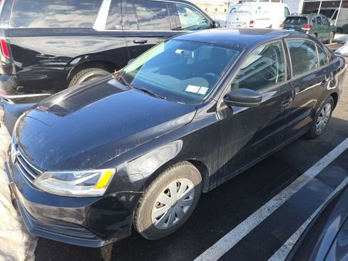 Used 2016 Volkswagen Jetta S image 2