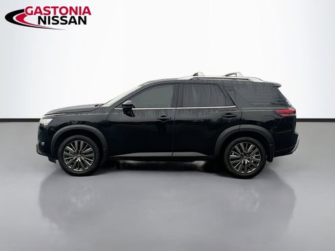 Used 2023 Nissan Pathfinder SL w/ SL Premium Package image 5