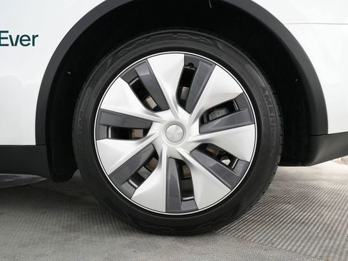 Used 2023 Tesla Model Y Long Range image 9