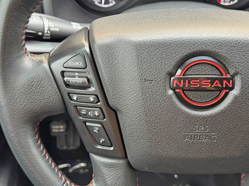 Used 2023 Nissan Titan PRO-4X AWD/4WD image 17