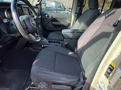 Used 2020 Jeep Gladiator Sport w/ Quick Order Package 24S image 16