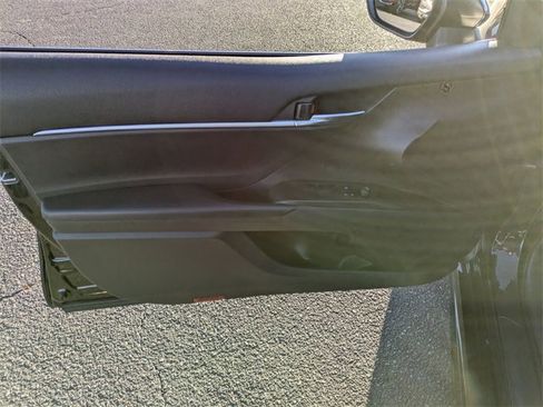 Used 2022 Toyota Camry SE image 15