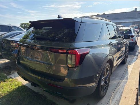 Used 2025 Ford Explorer ST-Line w/ Premium Package RWD image 3