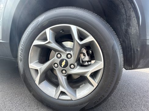 Used 2025 Chevrolet Trax LT FWD image 19
