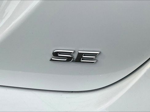 Used 2023 Toyota Camry SE w/ Cold Weather Package image 8