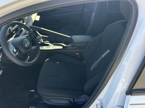 New 2026 Hyundai Elantra Sport FWD image 17