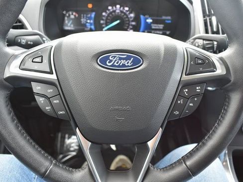 Used 2024 Ford Edge Titanium image 19