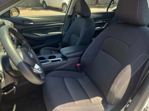 Used 2025 Nissan Altima 2.5 SV FWD image 14
