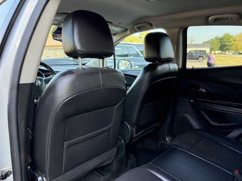 Used 2021 Buick Encore Preferred image 11