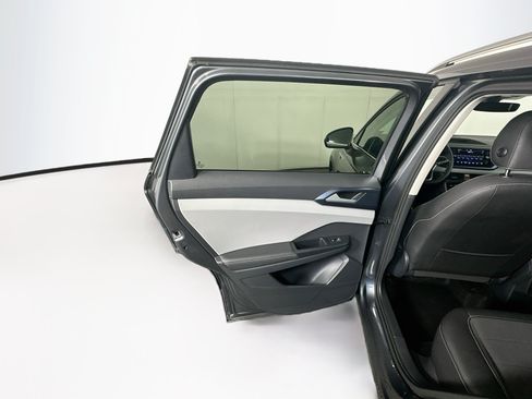 Used 2024 Volkswagen Taos SE AWD/4WD image 25