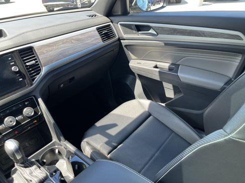 Certified 2023 Volkswagen Atlas Cross Sport SE w/ Panoramic Sunroof Package AWD/4WD image 11