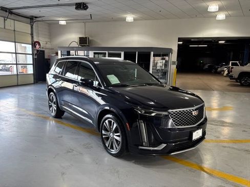 Used 2021 Cadillac XT6 Premium Luxury AWD/4WD image 3
