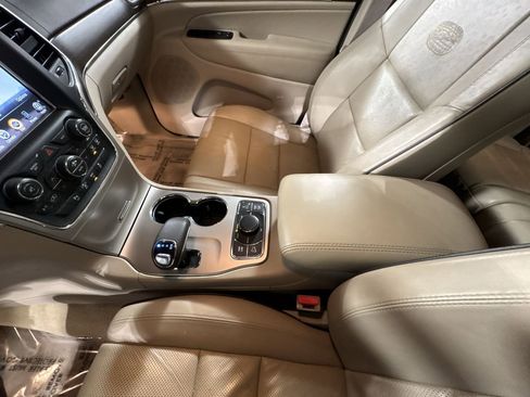 Used 2014 Jeep Grand Cherokee Overland w/ Advanced Technology Group image 30