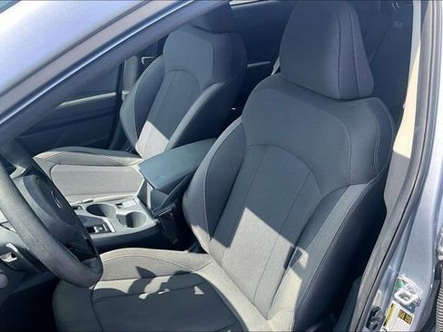 Used 2025 Subaru Crosstrek 2.0i Premium image 5