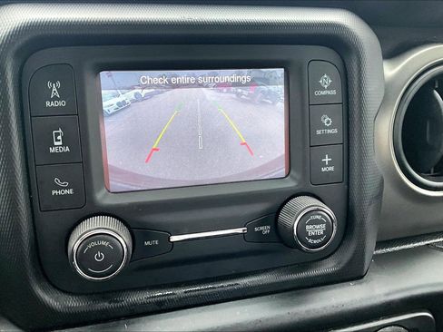 Used 2018 Jeep Wrangler Unlimited Sport image 19