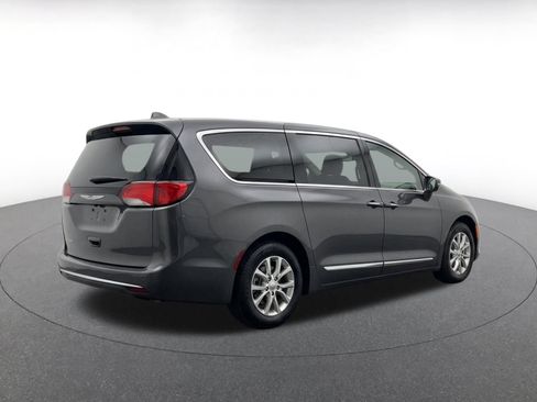 Used 2024 Chrysler Voyager LX FWD image 8