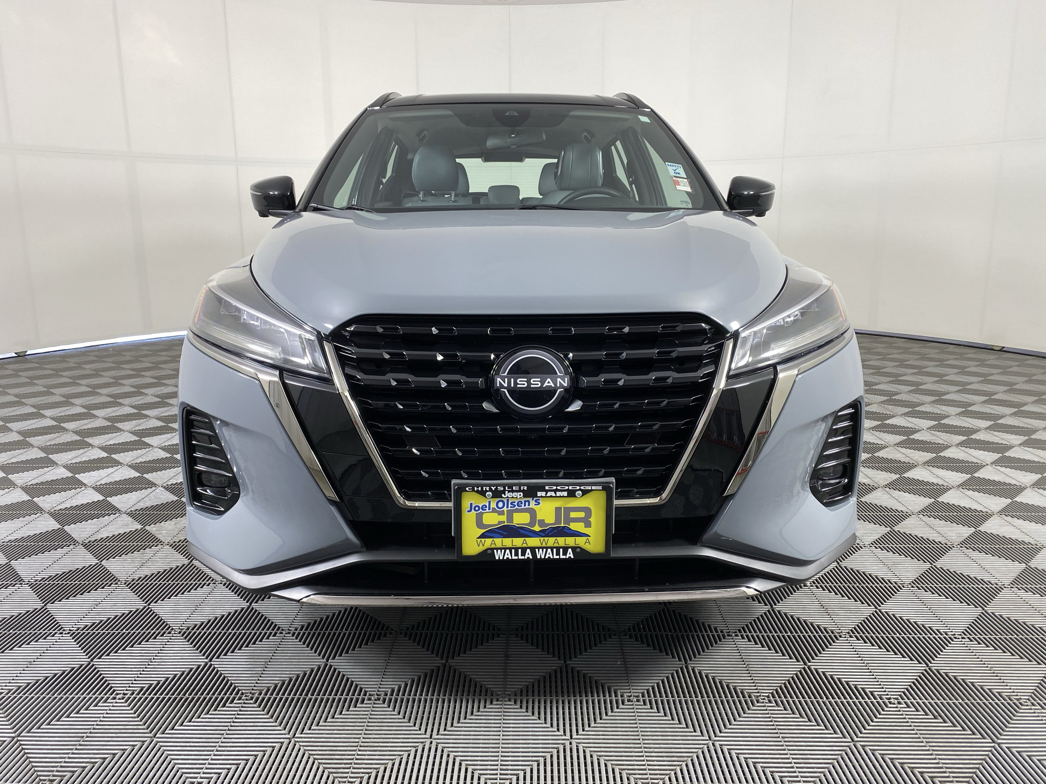 Used 2024 Nissan Kicks SR w/ SR Premium Package FWD image 2
