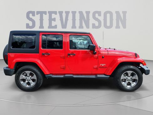 Used 2017 Jeep Wrangler Unlimited Sahara w/ Dual Top Group AWD/4WD image 6
