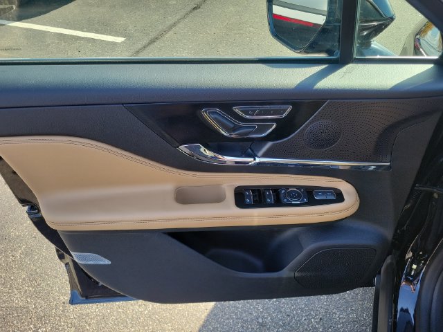 Used 2023 Lincoln Corsair Reserve AWD/4WD image 7