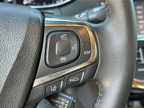 Used 2017 Toyota Avalon XLE Plus FWD image 25