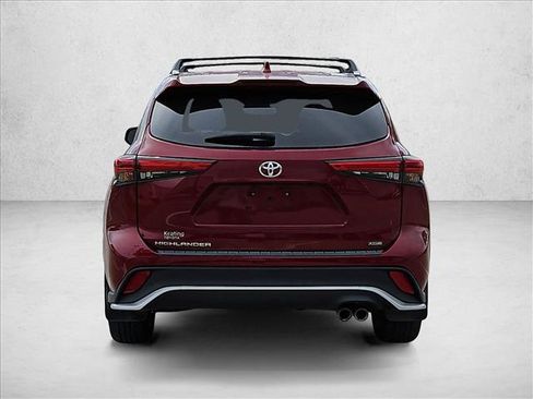 Used 2023 Toyota Highlander XSE FWD image 7