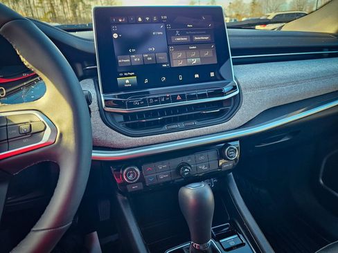 Certified 2024 Jeep Compass Latitude image 20