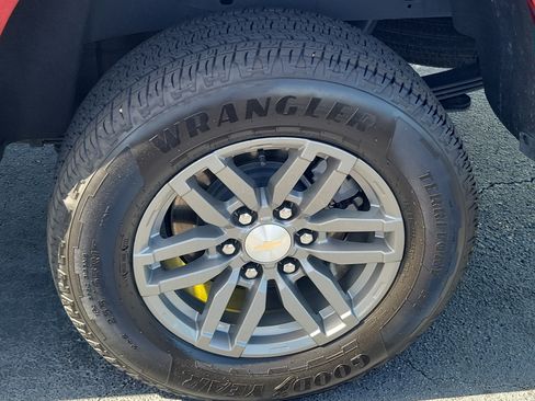 Used 2023 Chevrolet Colorado LT w/ LT Convenience Package RWD image 9