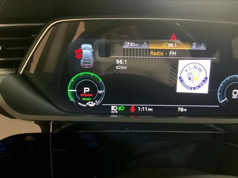 Used 2022 Audi e-tron Premium Plus AWD/4WD image 33
