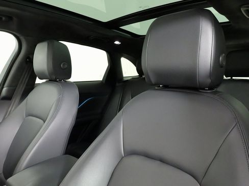 Used 2020 Jaguar F-PACE Premium image 35