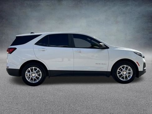 Used 2022 Chevrolet Equinox LS FWD image 4