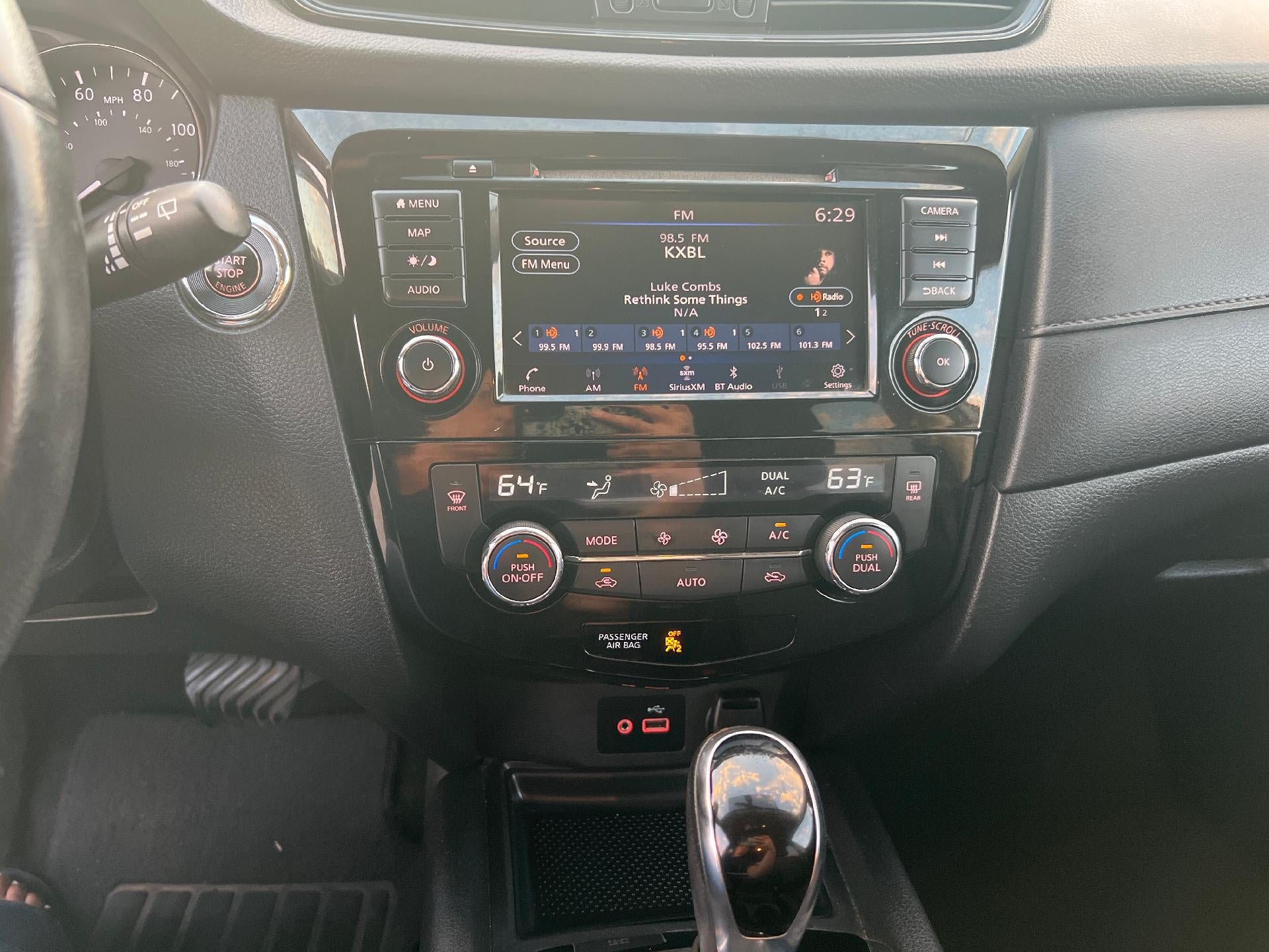 Used 2018 Nissan Rogue SV w/ Premium Package AWD/4WD image 14