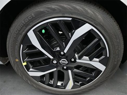 New 2025 Nissan Versa SR w/ Trunk Package image 16