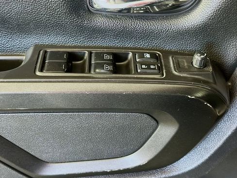 Used 2021 Nissan Titan PRO-4X w/ Pro-4x Utility Package AWD/4WD image 18