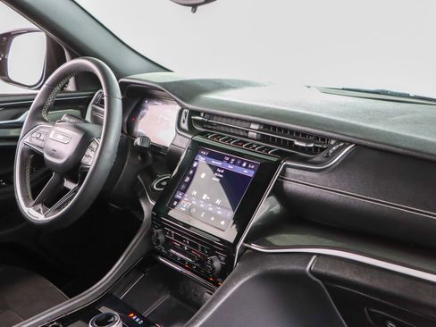 Used 2023 Jeep Grand Cherokee Altitude image 25