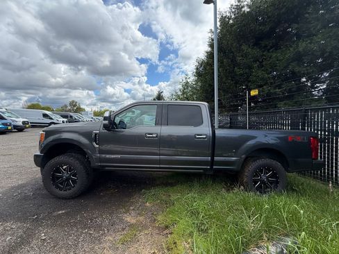 Used 2017 Ford F350 Platinum w/ Platinum Ultimate Package image 2